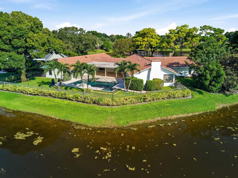 4 bedroom Single Family Residence at 1013 Shady Lakes Circle, Shady Lakes, Palm Beach Gardens — photo 2