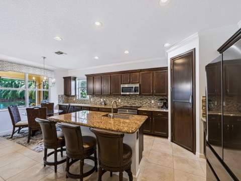 11907 SW Crestwood Circle, Port St. Lucie FL - photo 10 of 86