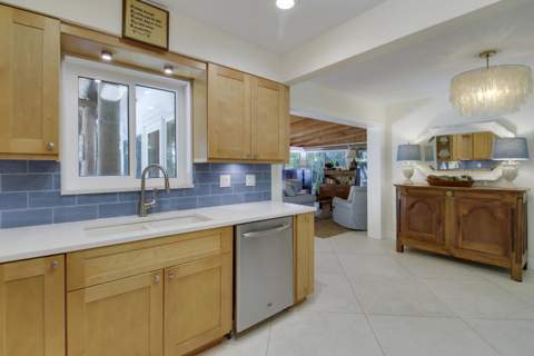 528 Driftwood Road, North Palm Beach FL - photo 8 of 50