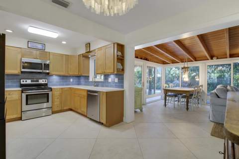 528 Driftwood Road, North Palm Beach FL - photo 9 of 50