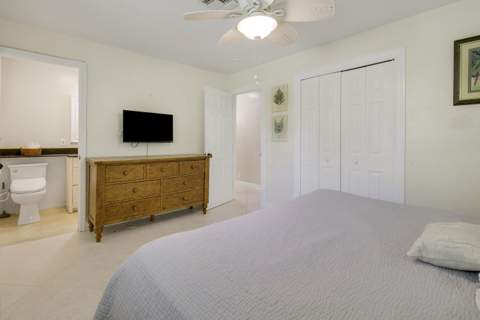 528 Driftwood Road, North Palm Beach FL - photo 16 of 50