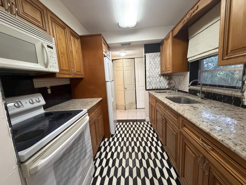 2 bedroom Condominium at 11 Golfs Edge A, Golfs Edge Condos A Thru G, West Palm Beach — photo 2