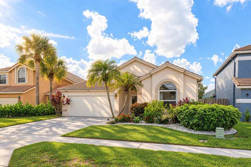 3 bedroom Single Family Residence at 7369 Ashley Shores Circle, Lake Charleston, Lake Worth — photo 1