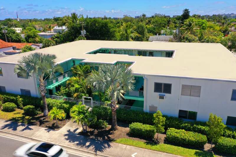 1 bedroom Condominium at 702 N Federal Highway #A8, Caribe Co Op Apts Inc, Lake Worth Beach — photo 1