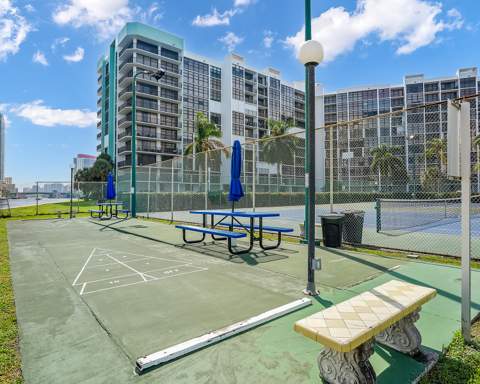 600 Parkview Drive #703, Hallandale Beach FL - photo 19 of 34