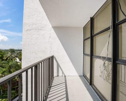 600 Parkview Drive #703, Hallandale Beach FL - photo 17 of 34