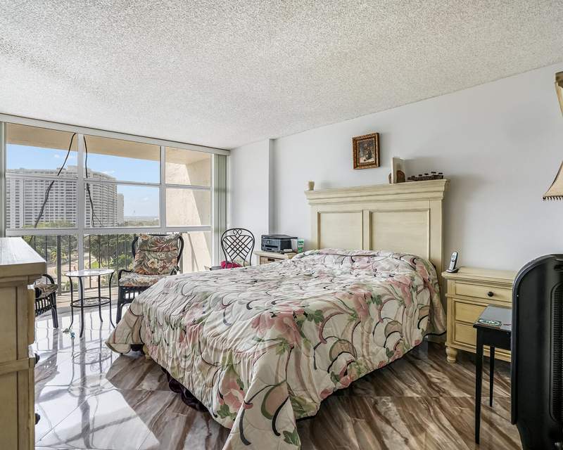 2 bedroom Condominium at 600 Parkview Drive #703, Towers Of Oceanview South, Hallandale Beach — photo 4