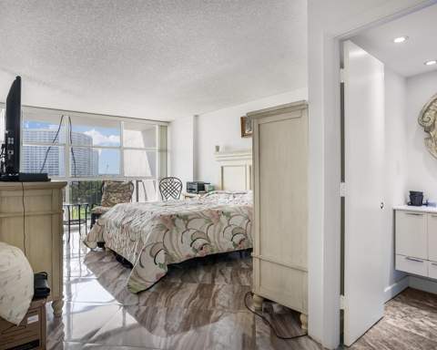 600 Parkview Drive #703, Hallandale Beach FL - photo 13 of 34