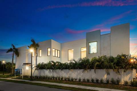 735 SE 4th Avenue, Delray Beach FL - photo 7 of 119