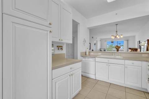 7775 Yardley Drive #403, Tamarac FL - photo 8 of 74