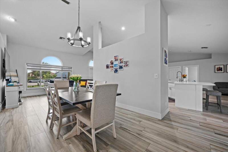 4 bedroom Single Family Residence at 264 Malibu Circle, Olive Tree Par 6A, Greenacres — photo 5