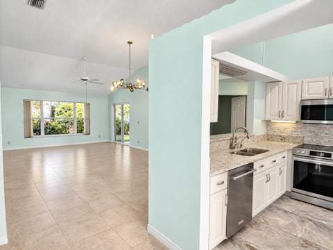 3007 Casa Rio Court, Palm Beach Gardens FL - photo 8 of 41