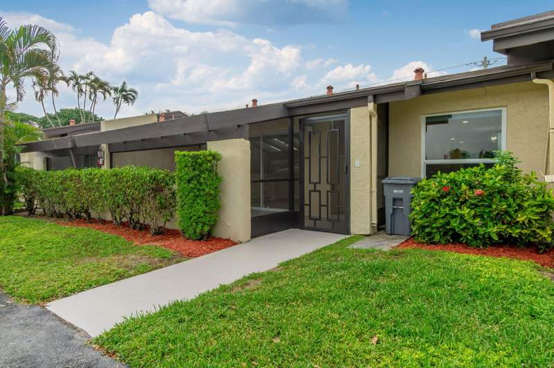 2 bedroom Villa at 13665 Via Aurora #C, Palm Greens At Villa Del Ray Condo II, Delray Beach — photo 2