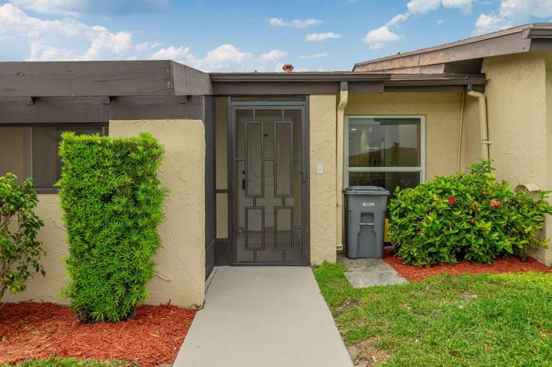 2 bedroom Villa at 13665 Via Aurora #C, Palm Greens At Villa Del Ray Condo II, Delray Beach — photo 3