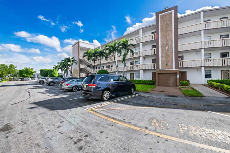 2 bedroom Condominium at 2025 Guildford B, Guildford At Century Village Condo, Boca Raton — photo 1