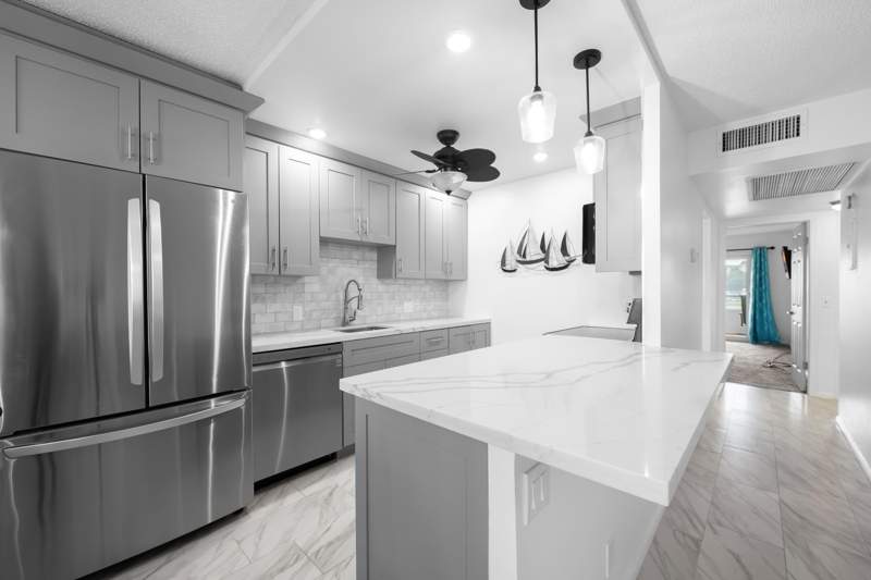 2 bedroom Condominium at 2025 Guildford B, Guildford At Century Village Condo, Boca Raton — photo 2