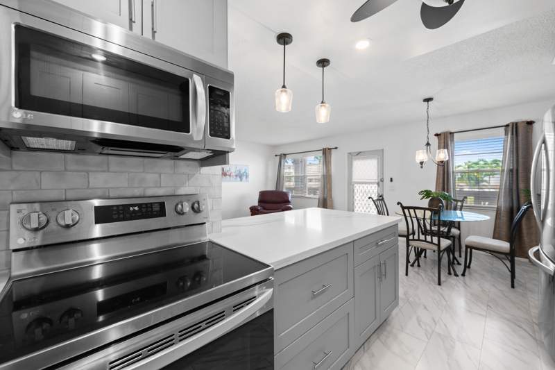 2 bedroom Condominium at 2025 Guildford B, Guildford At Century Village Condo, Boca Raton — photo 4