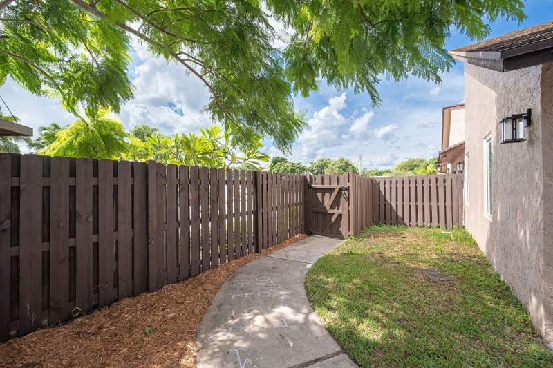 2 bedroom Townhouse at 2815 SW 2nd Street, Homewood Lakes Sec D, Delray Beach — photo 3