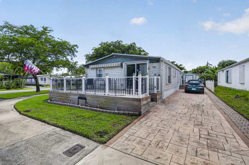 3 bedroom Mobile Home at 3000 SW 51st Street, Ravenswood North, Fort Lauderdale — photo 1