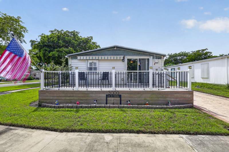 3 bedroom Mobile Home at 3000 SW 51st Street, Ravenswood North, Fort Lauderdale — photo 2