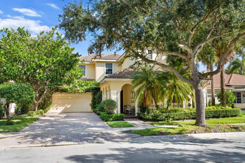 5 bedroom Single Family Residence at 182 Via Veracruz, Pines On Pennock Lane Pud 2, Jupiter — photo 1