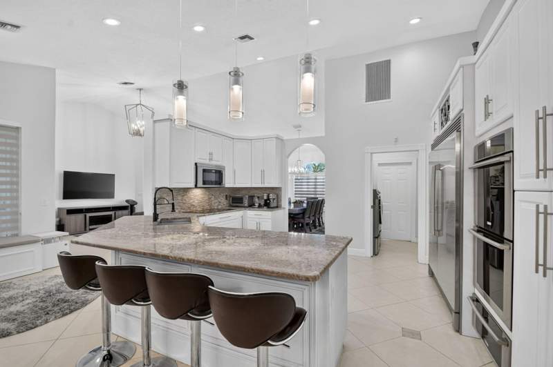 4 bedroom Single Family Residence at 2676 Yarmouth Drive, Greenview Shores 2 Of Wellington, Wellington — photo 3