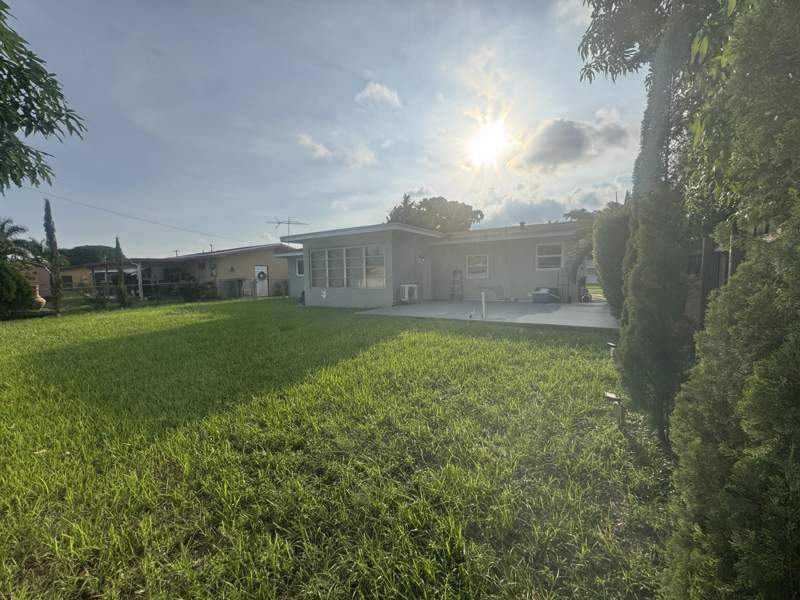 3 bedroom Single Family Residence at 1431 NW 79th Way, Boulevard Heights Sec 8, Pembroke Pines — photo 2