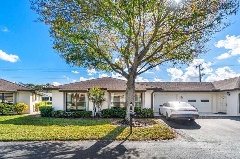 2 bedroom Villa at 4862 Equestrian Road, Greentree Villas Condo, Boynton Beach — photo 1