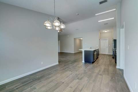 588 SW S Quick Circle, Port St. Lucie FL - photo 15 of 37