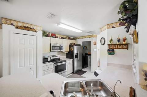 1512 N 42nd Street, Fort Pierce FL - photo 6 of 27