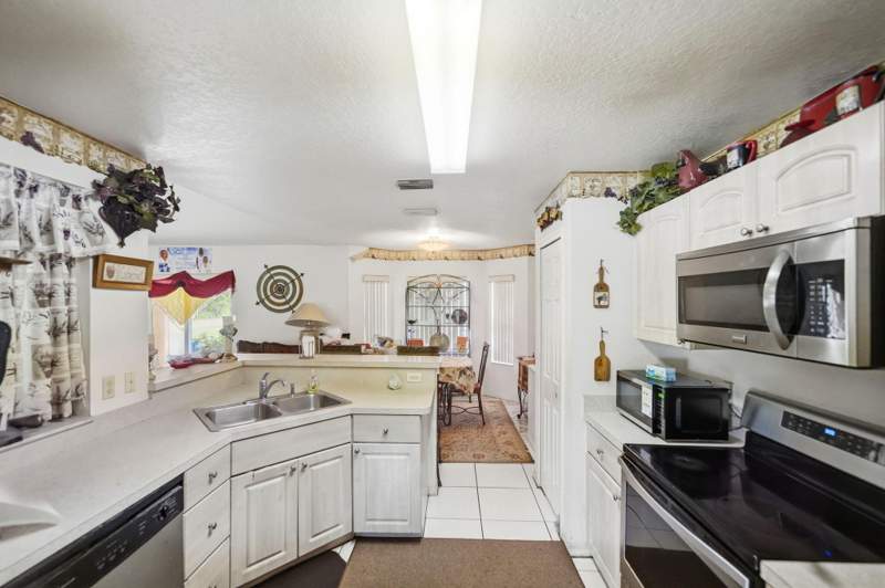 3 bedroom Single Family Residence at 1512 N 42nd Street, Keystone Heights Revised Plat, Fort Pierce — photo 5