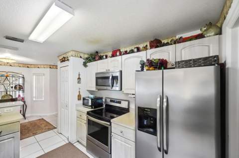 1512 N 42nd Street, Fort Pierce FL - photo 7 of 27