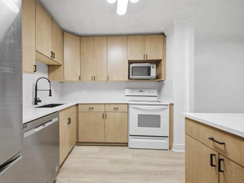 2101 S Ocean #202, Hollywood FL - photo 24 of 34