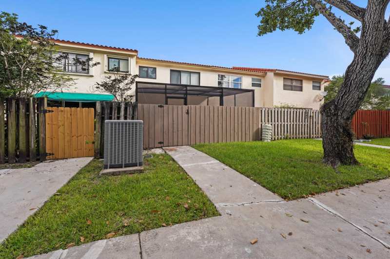 3 bedroom Townhouse at 3844 Atlanta Street, Hollywood Gardens, Hollywood — photo 1