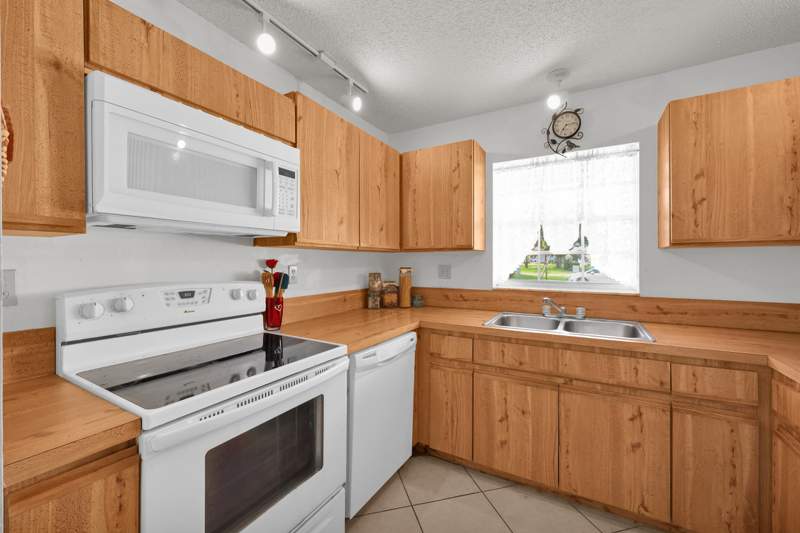 2 bedroom Condominium at 1738 Lakefront Boulevard #D, Savannah'S Condominium Section 1 Phase 1-H, Fort Pierce — photo 5