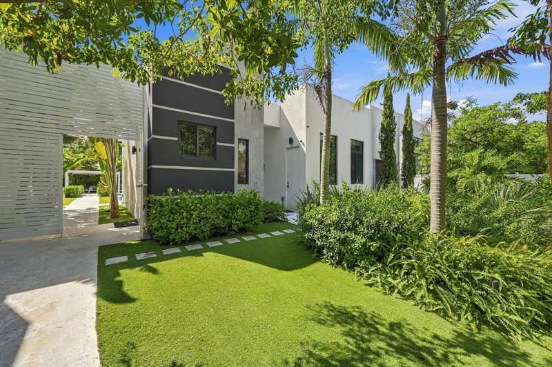 4 bedroom Single Family Residence at 110 NE 16th Place, Placido Place, Fort Lauderdale — photo 1