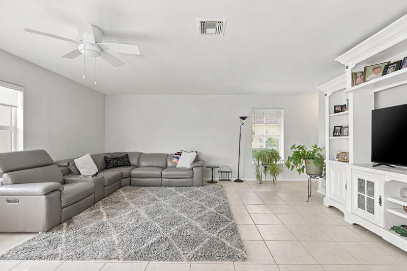2 bedroom Villa at 2886 Fernley Drive #32, Cresthaven Condo Townhomes Sec 1, West Palm Beach — photo 4