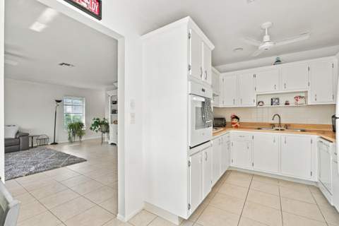 2886 Fernley Drive #32, West Palm Beach FL - photo 7 of 42