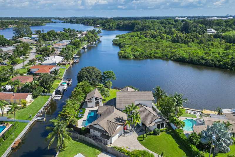 5 bedroom Single Family Residence at 6787 Bayshore Drive, Island Estates, Lake Worth — photo 1
