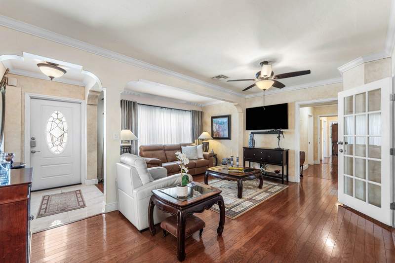 4 bedroom Single Family Residence at 800 NE 6th Street #1, Holmberg & Mc Kees, Fort Lauderdale — photo 2