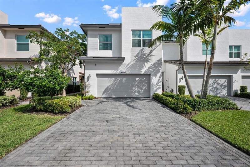 3 bedroom Townhouse at 4886 Navali Drive, Andalucia Pud Plat 6, Wellington — photo 2