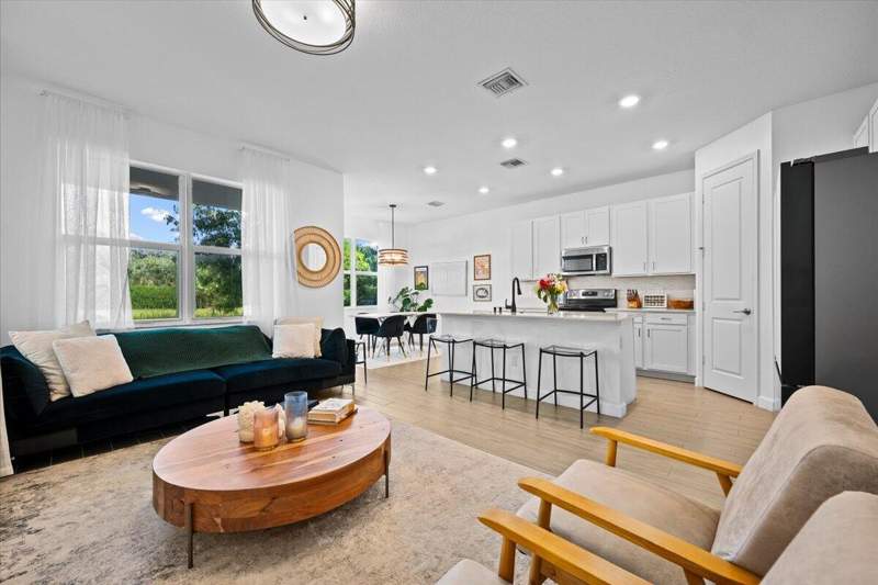 3 bedroom Townhouse at 4886 Navali Drive, Andalucia Pud Plat 6, Wellington — photo 4