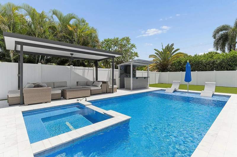 4 bedroom Single Family Residence at 405 Chapel Hill Boulevard, Mission Hill, Boynton Beach — photo 2