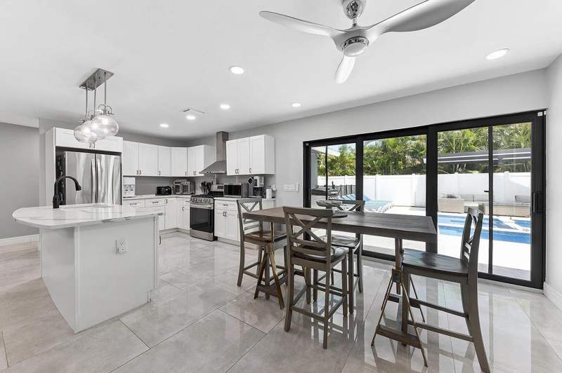4 bedroom Single Family Residence at 405 Chapel Hill Boulevard, Mission Hill, Boynton Beach — photo 4
