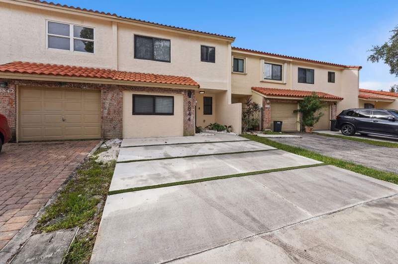 3 bedroom Townhouse at 3844 Atlanta Street, Hollywood Gardens, Hollywood — photo 2