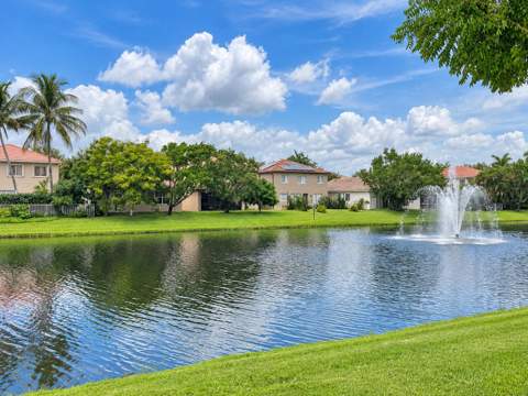 3069 Laurel Ridge Circle, Riviera Beach FL - photo 9 of 10