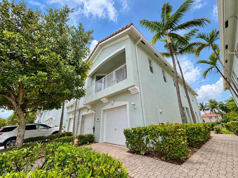 2 bedroom Townhouse at 3069 Laurel Ridge Circle, Thousand Oaks, Riviera Beach — photo 1