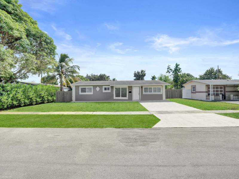 4 bedroom Single Family Residence at 6230 NW 18th Court, Sunrise Golf Village Sec 3, Sunrise — photo 2