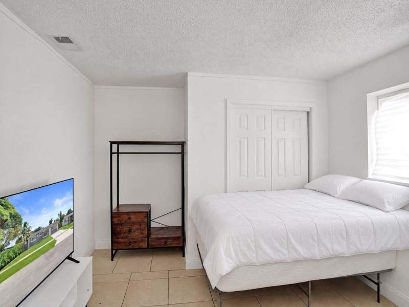 4 bedroom Single Family Residence at 6230 NW 18th Court, Sunrise Golf Village Sec 3, Sunrise — photo 5