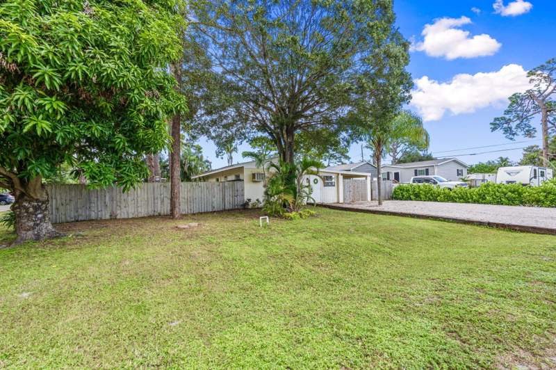 2 bedroom Single Family Residence at 5317 SE Isabelita Avenue, Port Salerno, Stuart — photo 2